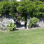 Logis De Chenac - Et Table D'hotes Bed & Breakfast