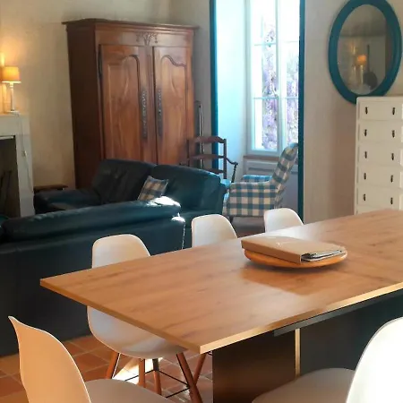 Logis De Chenac - Et Table D'hotes Bed & Breakfast 3*