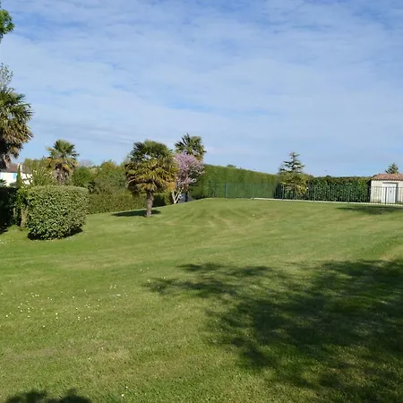 Logis De Chenac - Et Table D'hôtes Couette-café Chenac Saint Seurin d'Uzet