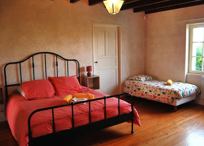 Logis De Chenac - Et Table D'hotes Bed & Breakfast