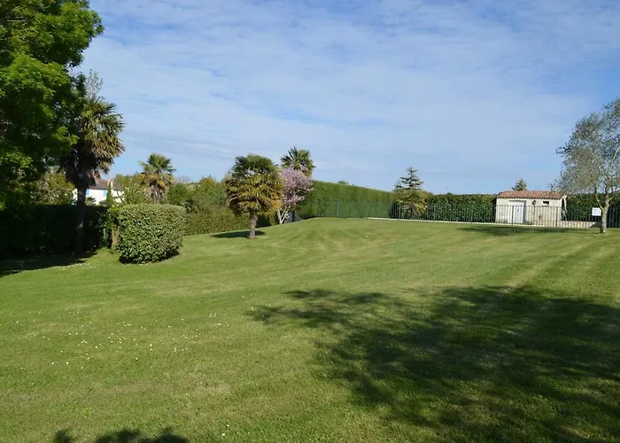 Logis De Chenac - Et Table D'hotes Bed & Breakfast Chenac Saint Seurin d'Uzet